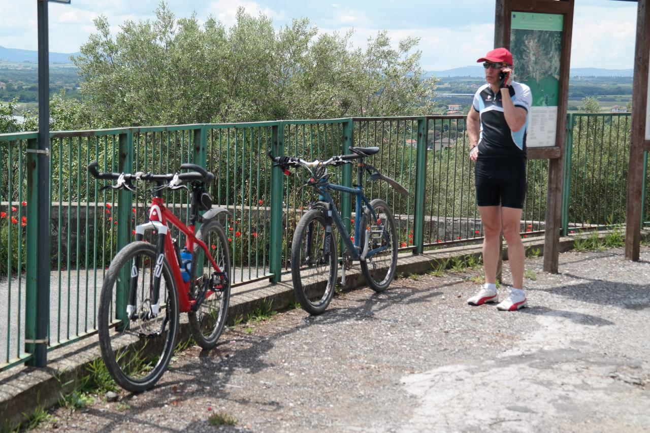 Bedandbiking Bed and Breakfast Cortona Esterno foto